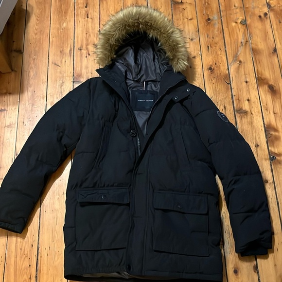 Tommy Hilfiger Puffer Jacket With Fur Hood- Medium - Like New - Picture 1 of 5